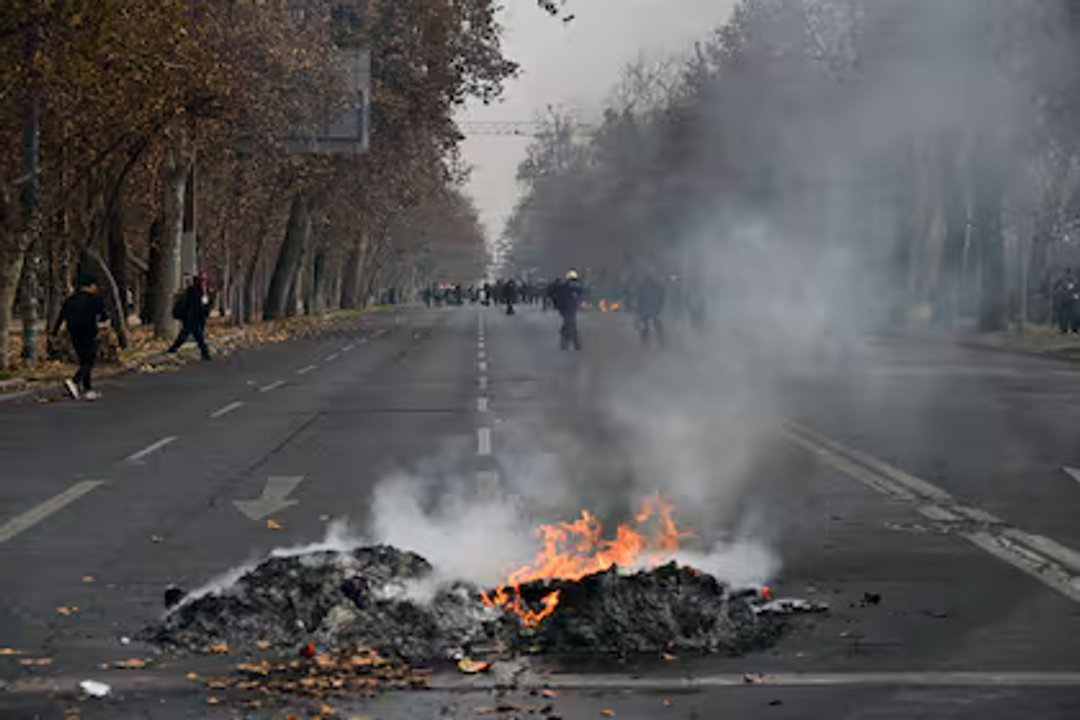 Chile: choques entre carabineros y manifestantes por marcha contra recortes sociales