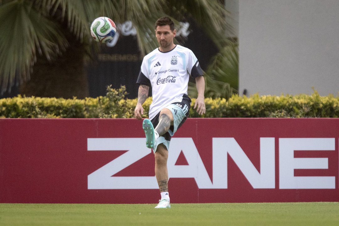 El mensaje de Messi a los dos artistas que le pintaron un muro en Berazategui