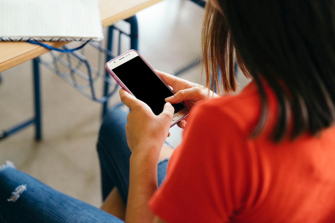 Una nueva provincia restringió el uso del celular en las escuelas