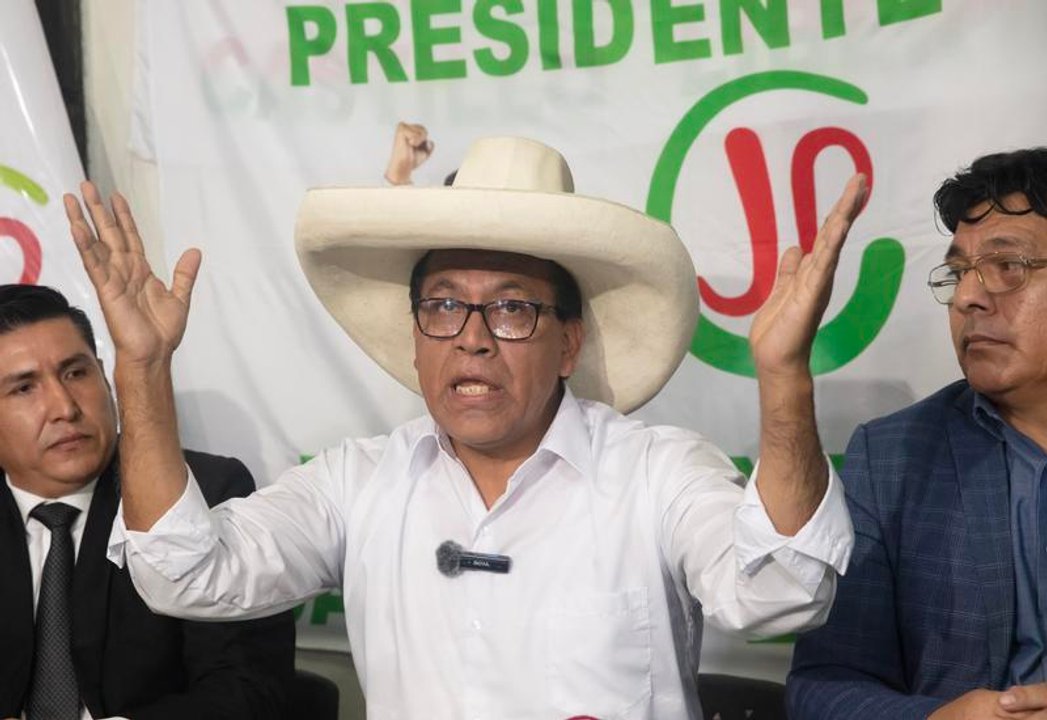 Roberto Sánchez, el candidato de la izquierda que moderó su programa y arrasa en el interior peruano