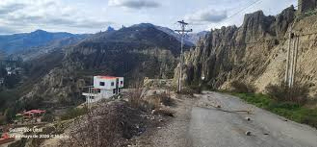 Bolivia: ministro de Defensa encabezó operativo de despeje de una de las principales rutas de abastecimiento de La Paz