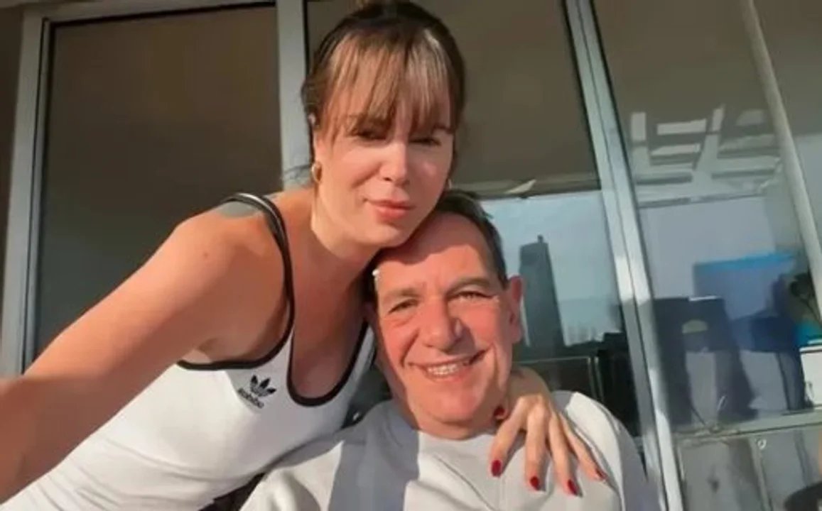 José Alperovich y Marianela Mirra en una salida médica autorizada