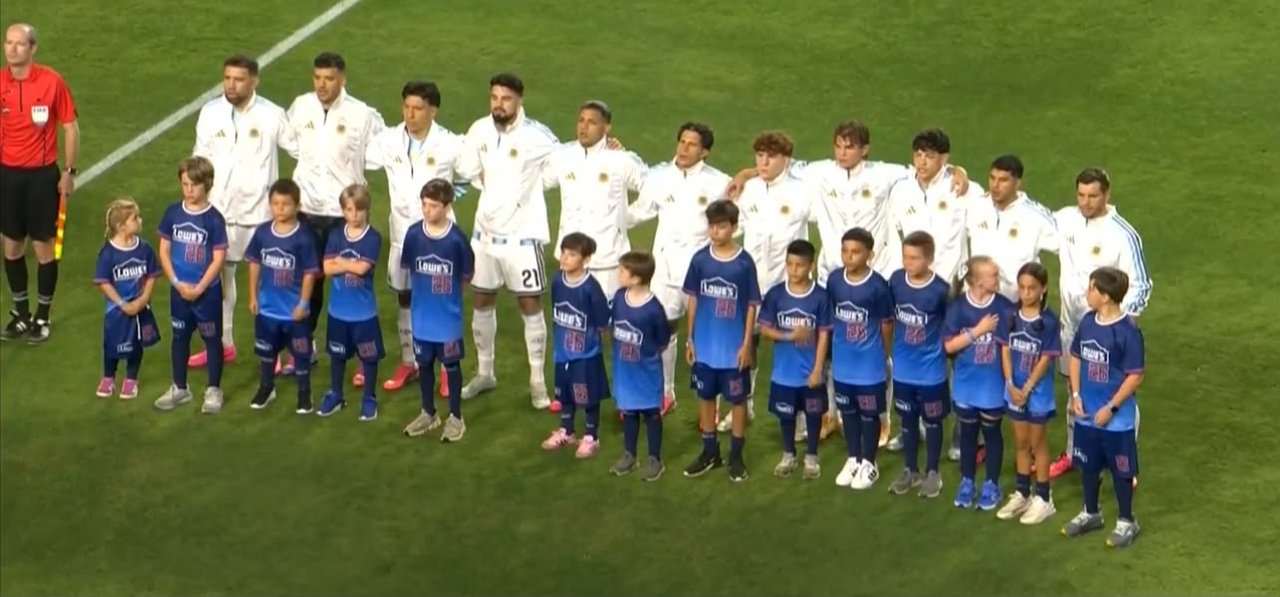 VIDEO: así se vivió el himno nacional en la previa del amistoso entre la Selección argentina e Islandia
