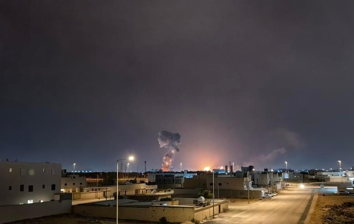 Siguen los ataques cruzados entre Irán y EE.UU. pese al alto el fuego en Medio Oriente