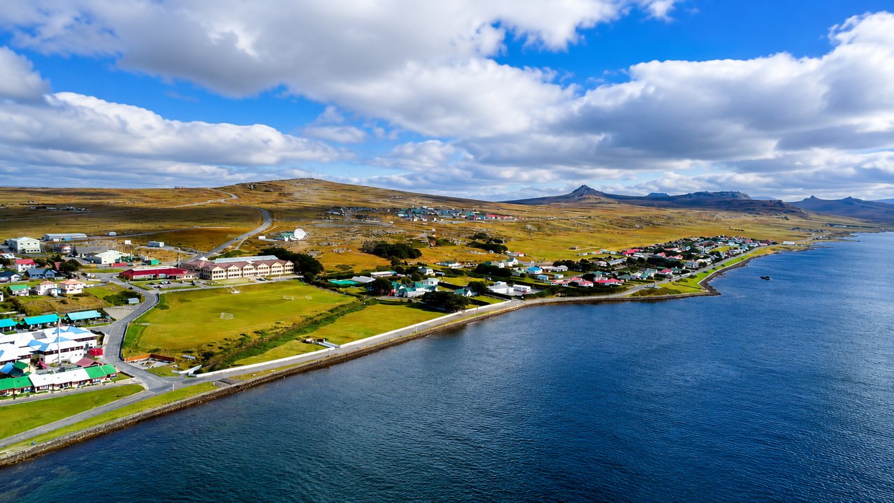 Paisaje de las Islas Malvinas desde la costa