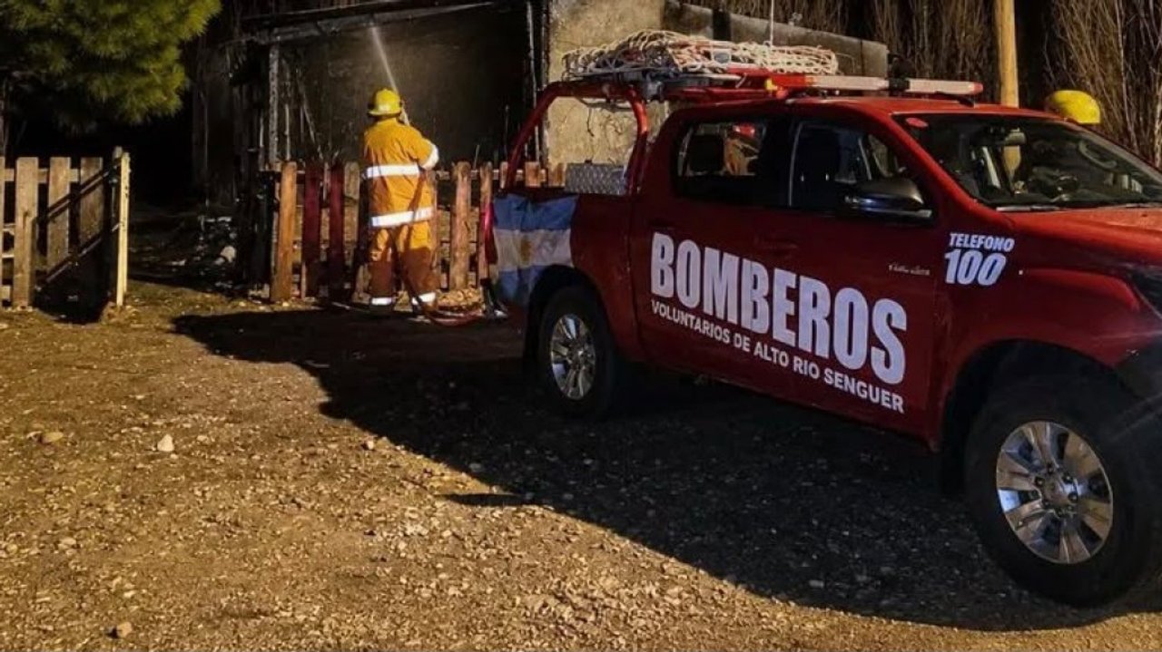 Le incendiaron la casa al familiar de un intendente de Chubut: sospechan de un ex empleado