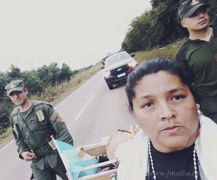 Salta: hace una caminata de más de 500 km en reclamo de justicia por las muertes de su hija y su nieta en la cesárea