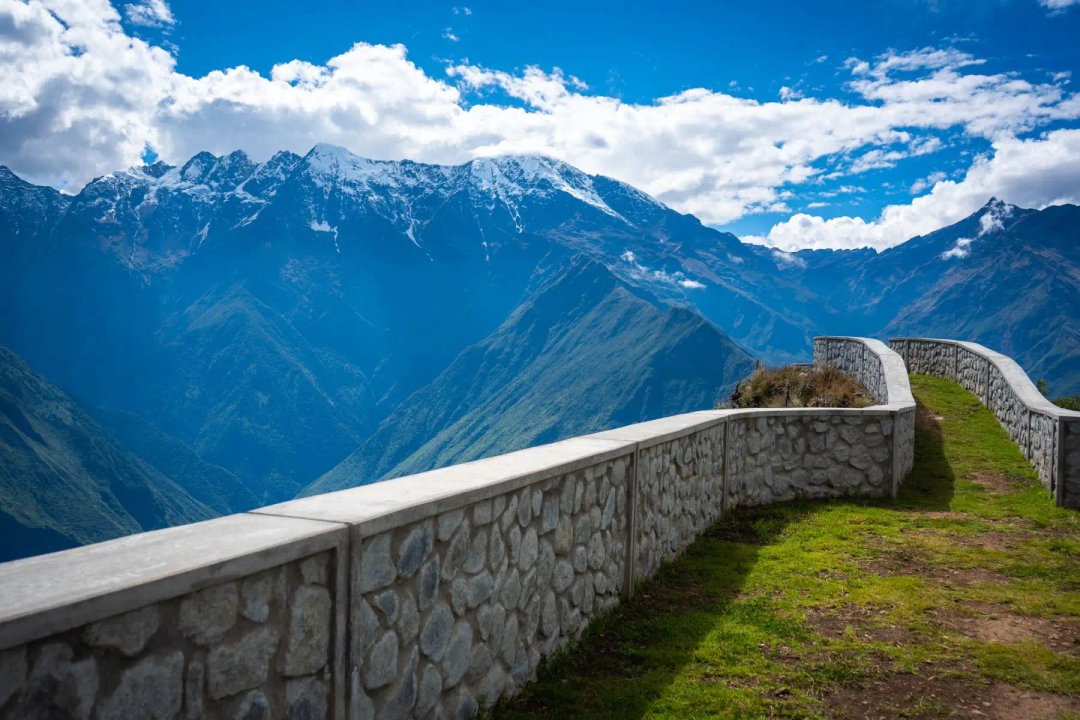 Dónde queda la “muralla china andina”, el nuevo atractivo turístico de Sudamérica