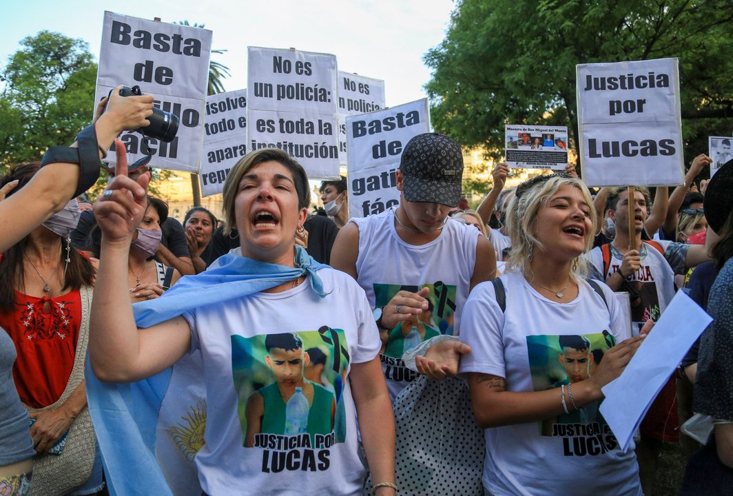La Policía asesinó a su hijo y hoy cocina para su barrio: la manera en la que la familia de Lucas González es un “poco feliz”