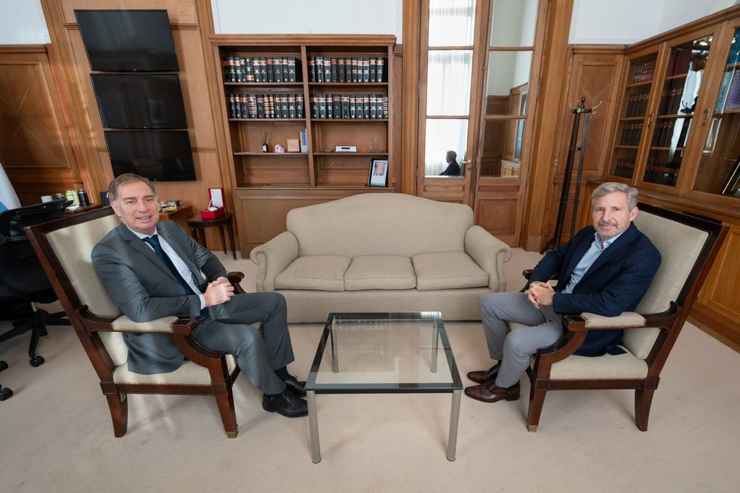Santilli afina contactos con los gobernadores: recibió a Frigerio en Casa Rosada