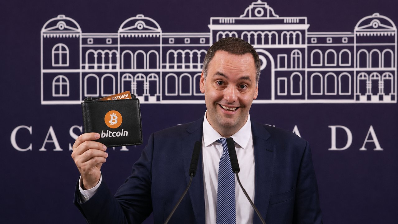 La fortuna cripto de Adorni: cuánto valen hoy sus Bitcoin y qué sueldo hace falta para comprarlos
