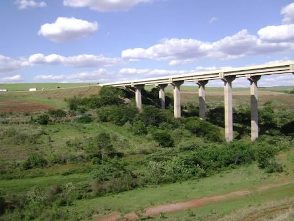 Puente de Limeira, en San Pablo, donde murió una joven en un salto extremo