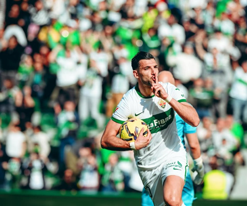 Rafa Mir, futbolista del Elche, condenado a ocho años y medio por agresión sexual
