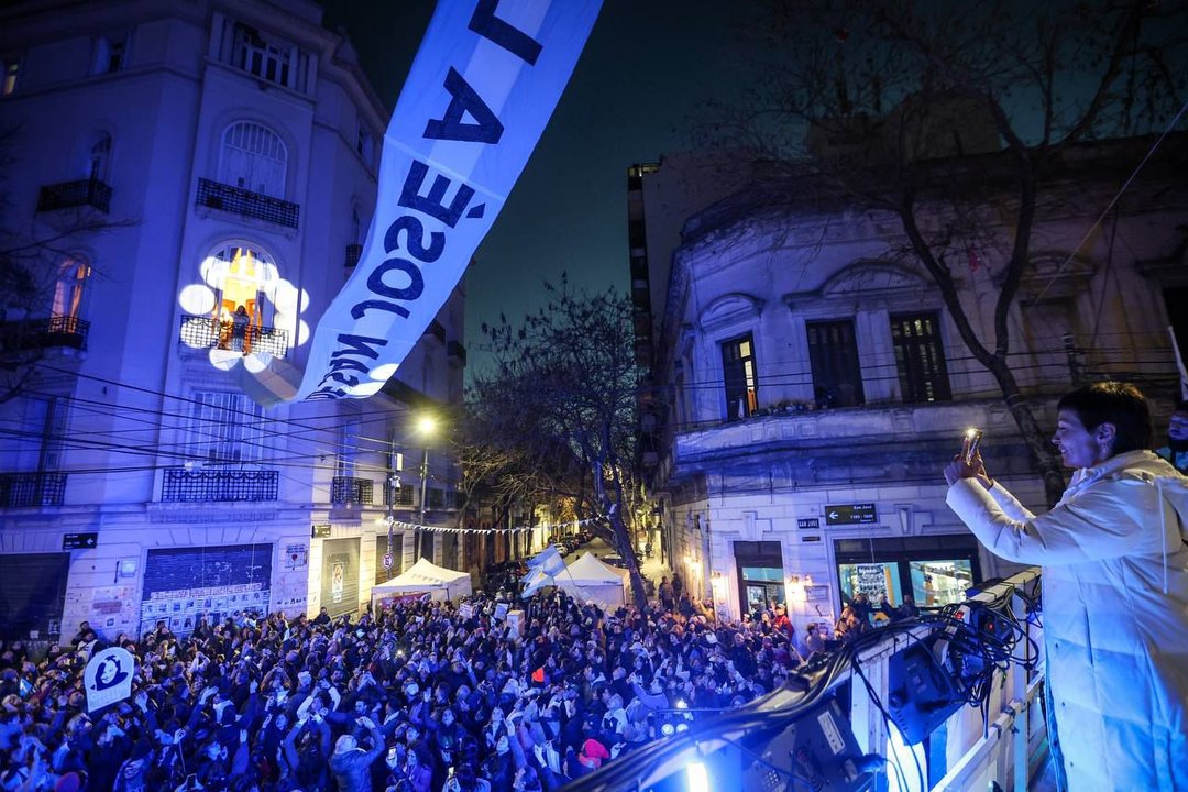 Caravana de militantes en Quilmes en apoyo a Cristina Kirchner