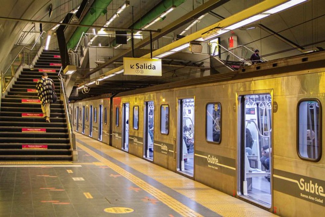 Metrodelegados frenan liberación de molinetes en la línea H del subte