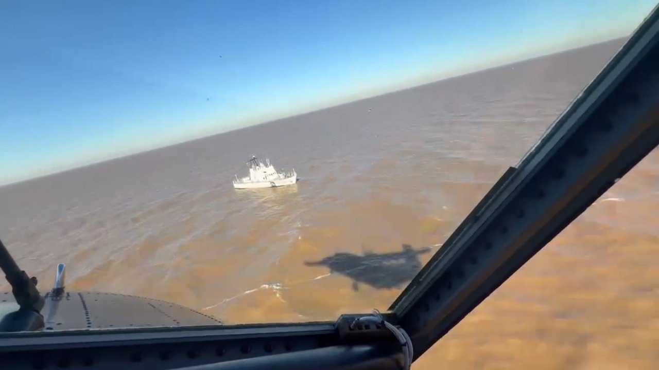 Intensa búsqueda de cinco pescadores desaparecidos en el Río de la Plata