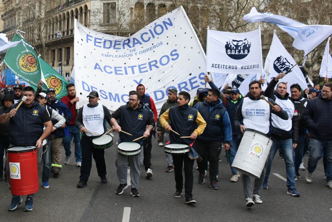 Conflicto salarial en el sector aceitero argentino