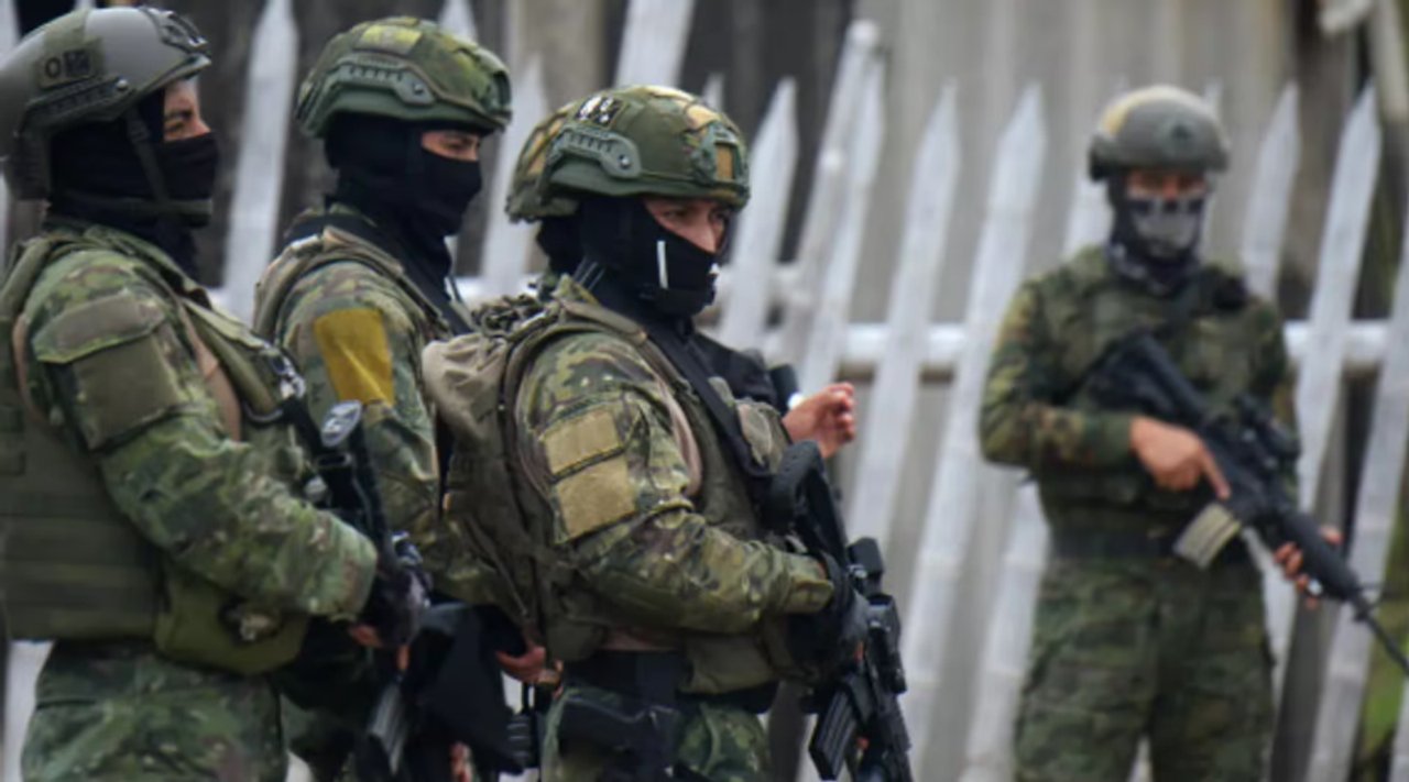 Fuerzas de seguridad de Ecuador en operativo durante el estado de excepción