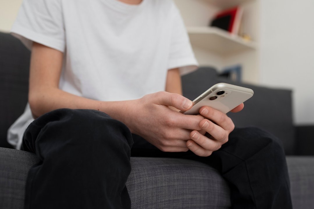 Advierten que 1 de cada 5 jóvenes en EE.UU. ya utiliza IA como consejera emocional