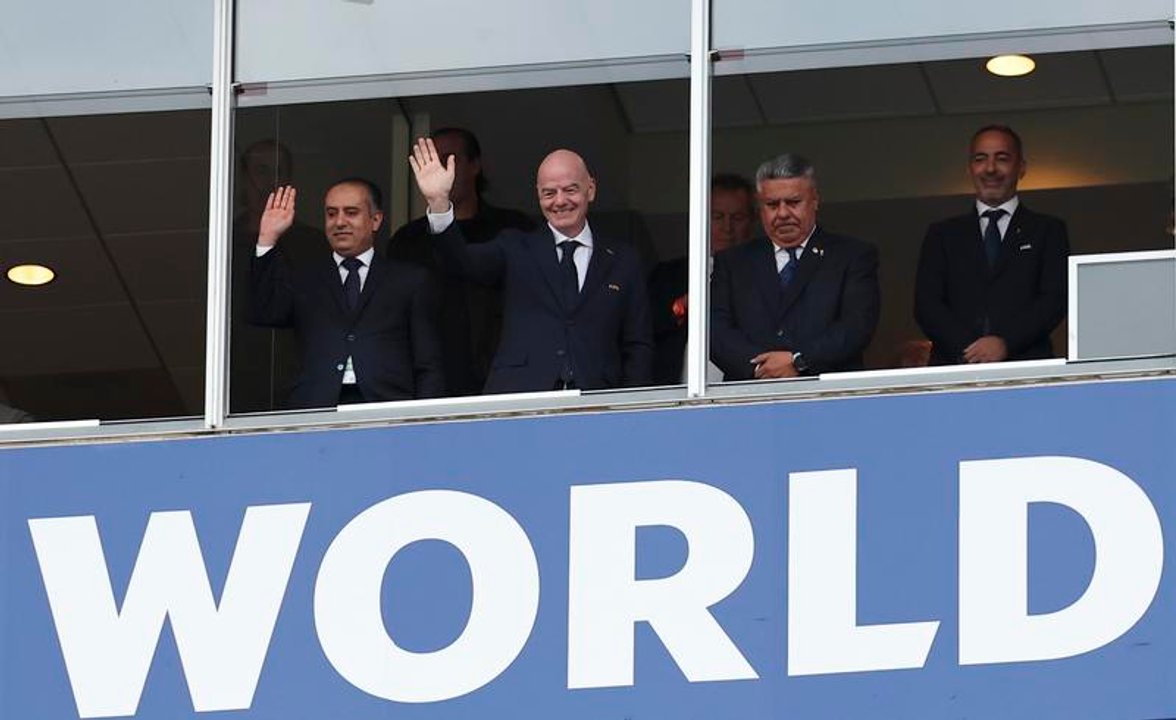 Infantino celebra la brillante actuación de Messi en la victoria ante Argelia