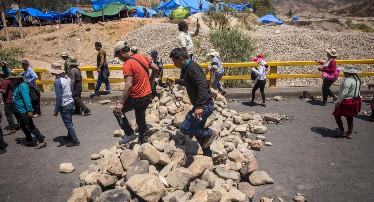 Transportistas detenidos por bloqueos de rutas en Bolivia