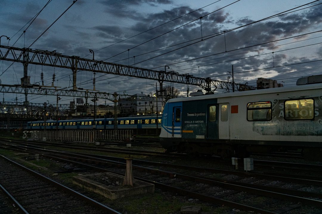 Trenes de la línea Roca paralizados en Constitución por falla técnica