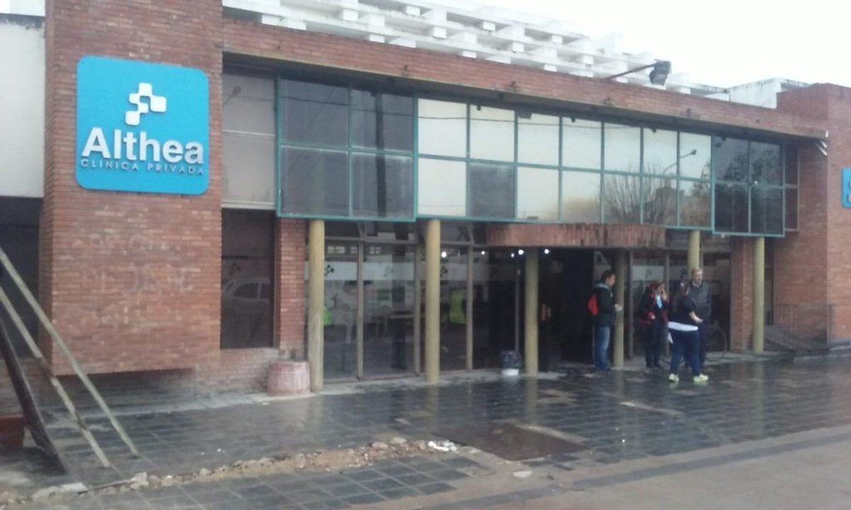 La Justicia investiga irregularidades en una clínica de La Plata tras la muerte de un paciente