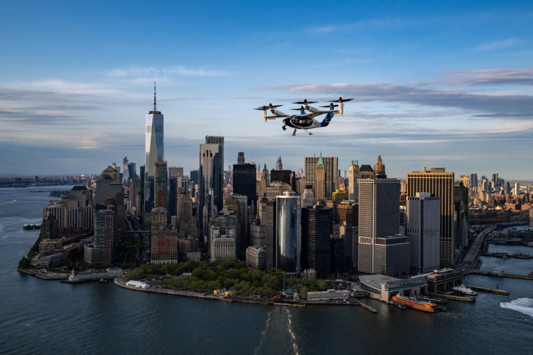Recreación de un taxi aéreo eléctrico sobre una gran ciudad
