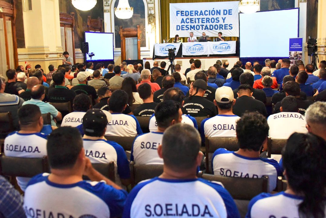 Reunión paritaria del sector aceitero en Rosario