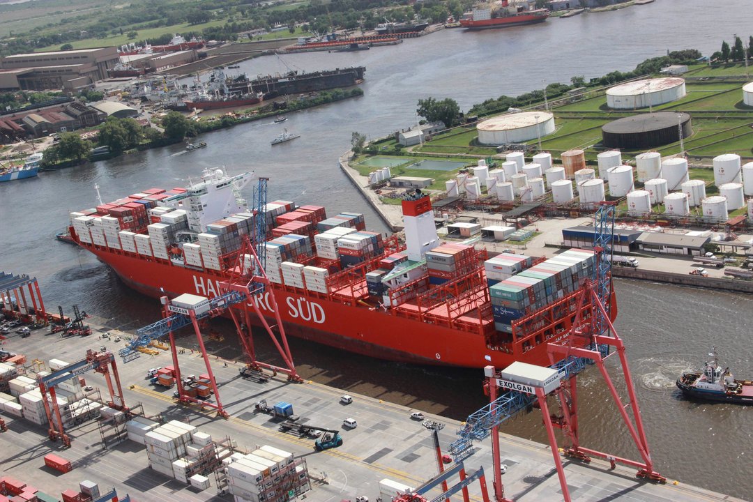 Actividad portuaria y contenedores como símbolo del comercio exterior argentino