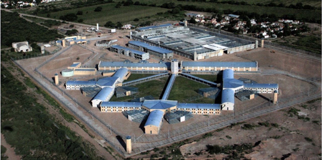 Córdoba: 11 agentes del Servicio Penitenciario irán a juicio por golpear y maltratar a dos internas