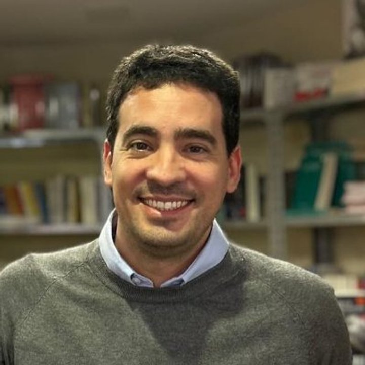 Quién es Adrián Ravier, el economista que será el nuevo vocero presidencial