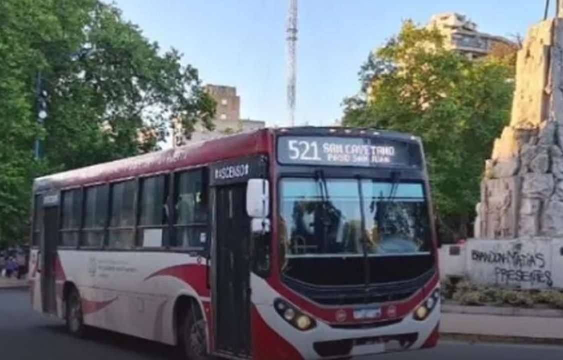 Posibles recortes de servicios en los micros del interior