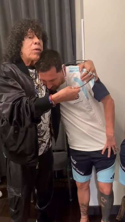 La Mona Jiménez junto a Lionel Messi durante la concentración de la Selección argentina en Estados Unidos