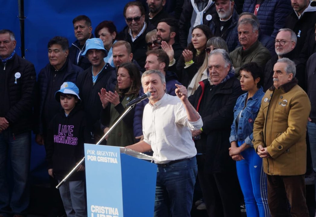 Militancia reunida en Parque Lezama en apoyo a Cristina Kirchner