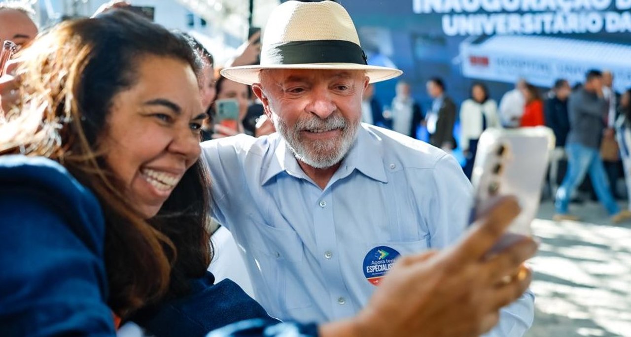 Lula aventaja por diez puntos a Flávio Bolsonaro con miras a elecciones presidenciales