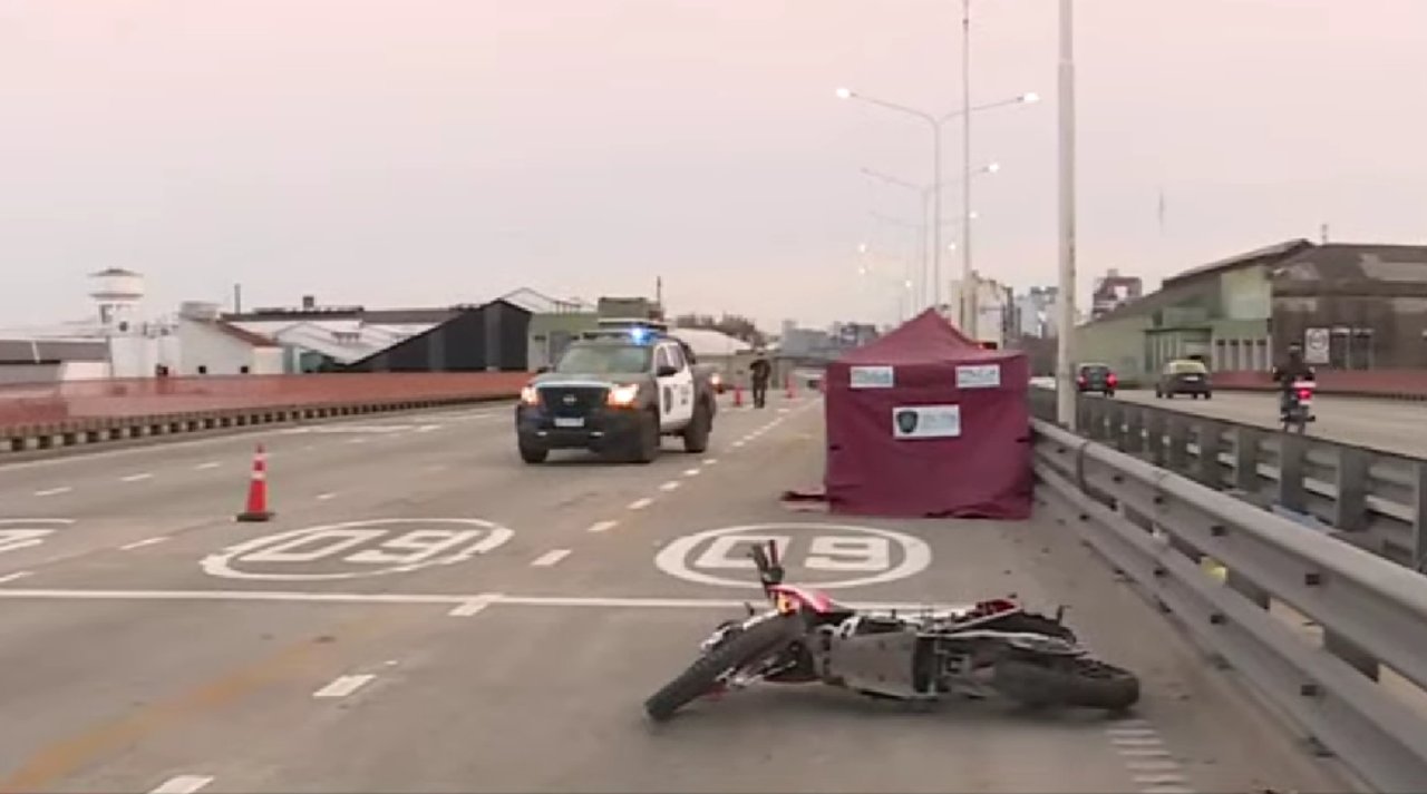 Operativo de emergencias en accidente sobre la autopista 9 de Julio Sur
