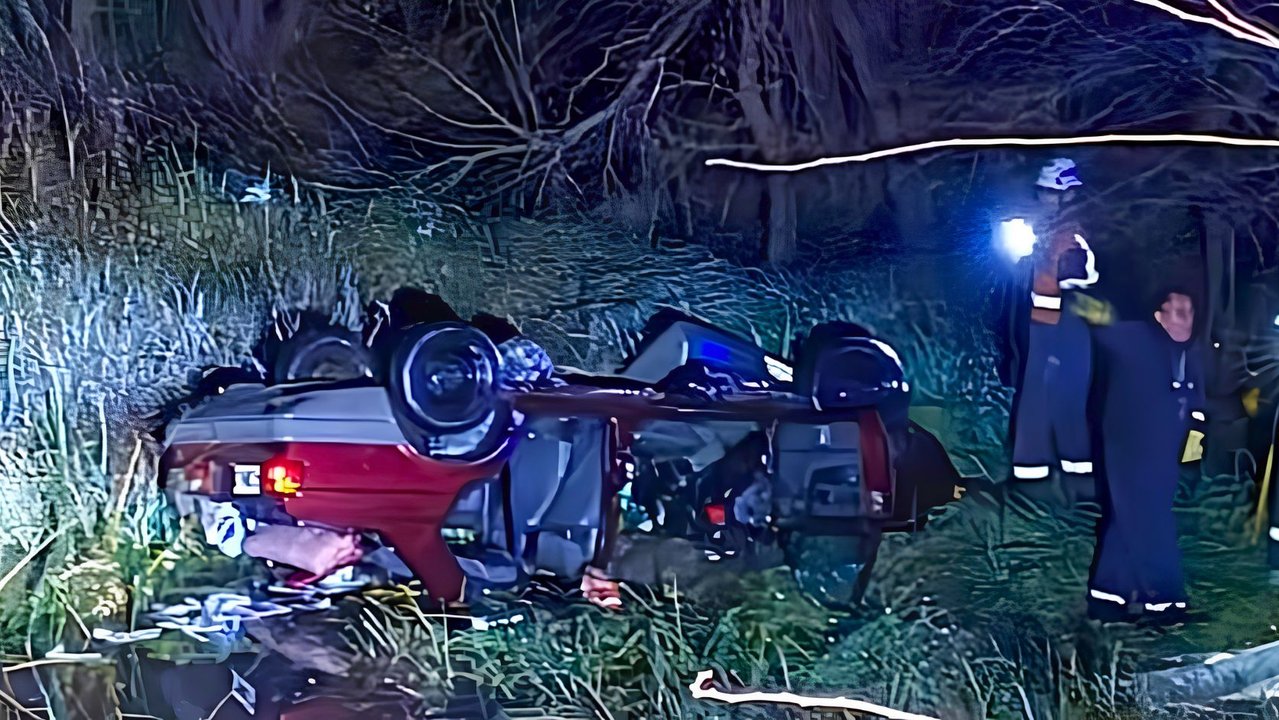 Escena del operativo de rescate tras el accidente fatal en Baradero