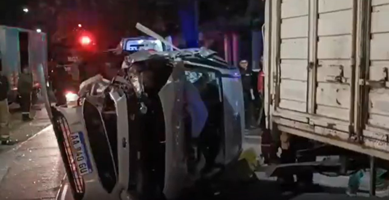 Conductor ebrio volcó su auto tras chocar con un camión en Barracas