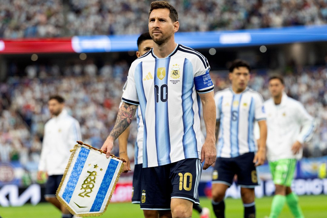 Lionel Messi se impuso tras una serie de rebotes y sentenció el triunfo argentino ante Austria