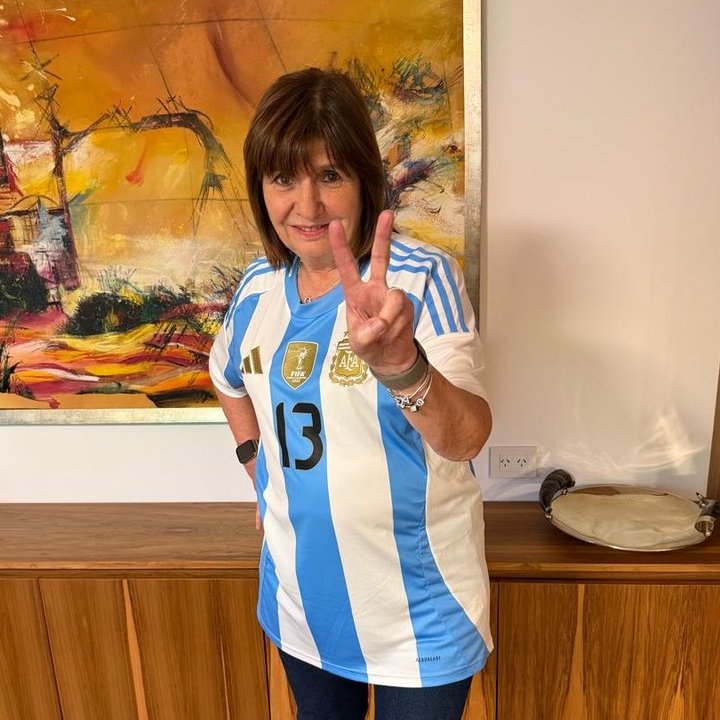 Milei y funcionarios del Gobierno celebraron el triunfo de Argentina