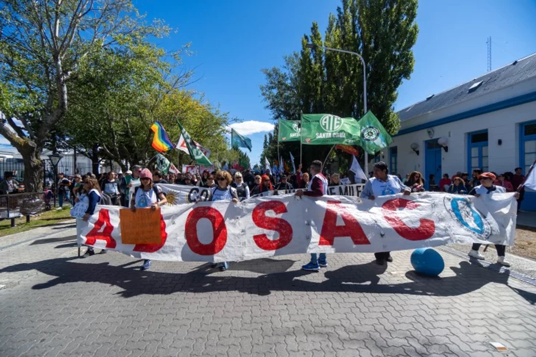Santa Cruz: docentes paran 72 horas y vuelven a exponer la crisis escolar
