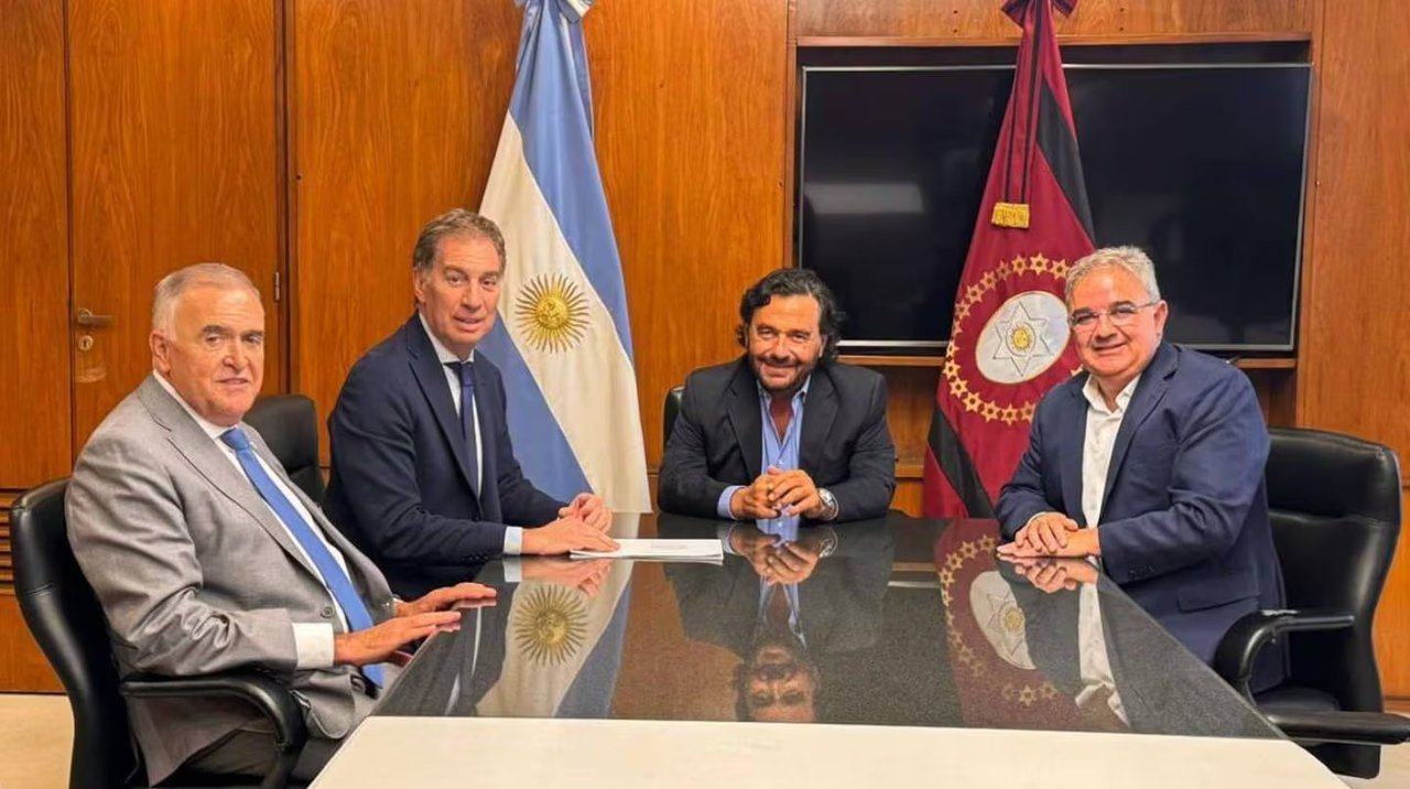 Caputo y Santilli reciben a gobernadores del Norte en el Palacio de Hacienda