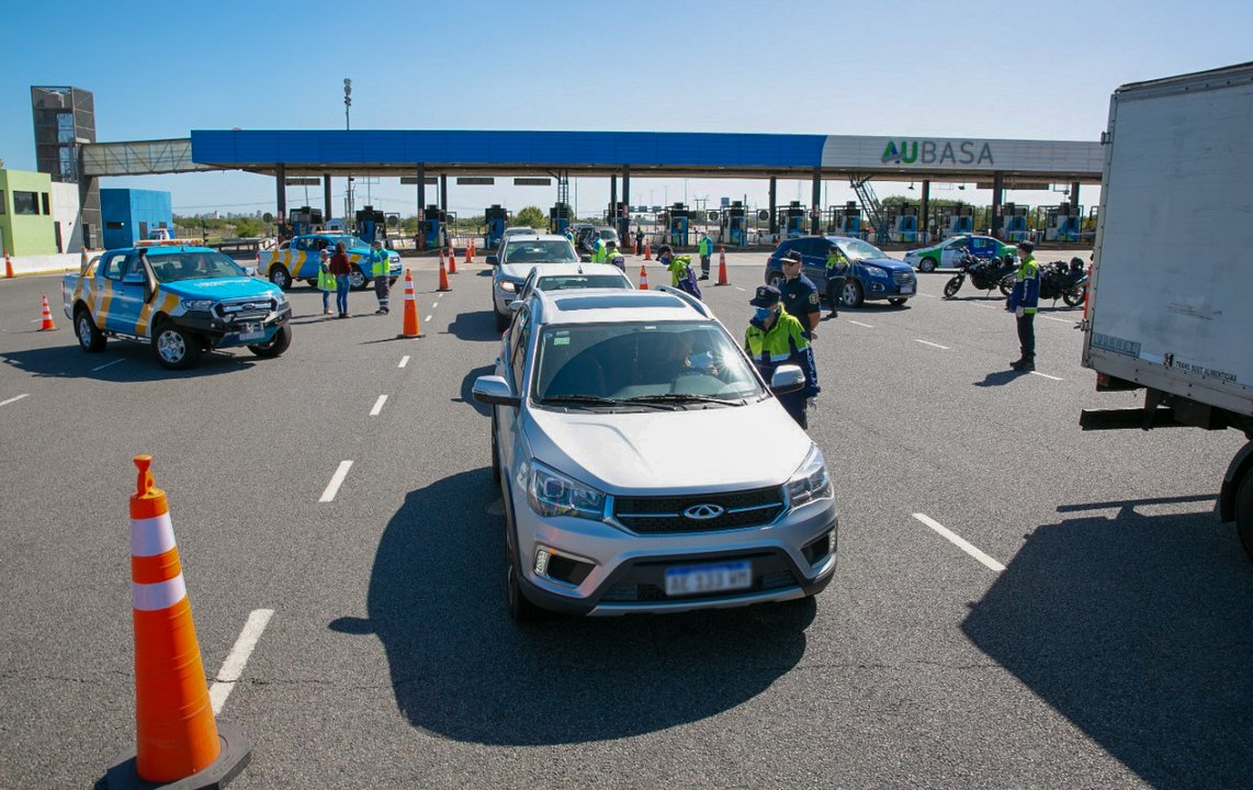 Implementan operativos de control para que los camiones y los micros circulen por el carril derecho