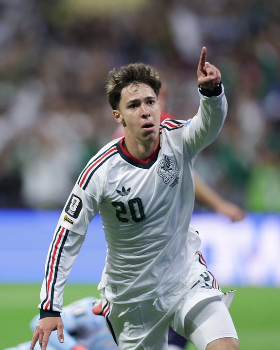 México goleó a República Checa y cerró el Grupo A del Mundial con puntaje perfecto