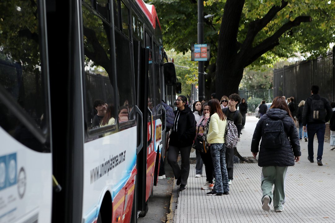 La Plata: informe de la UNLP golpea a Alak por el transporte