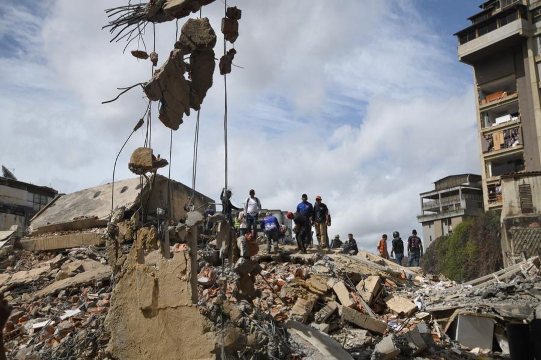 Terremotos en Venezuela: saqueos en comercios de La Guaira en medio de escenas de devastación