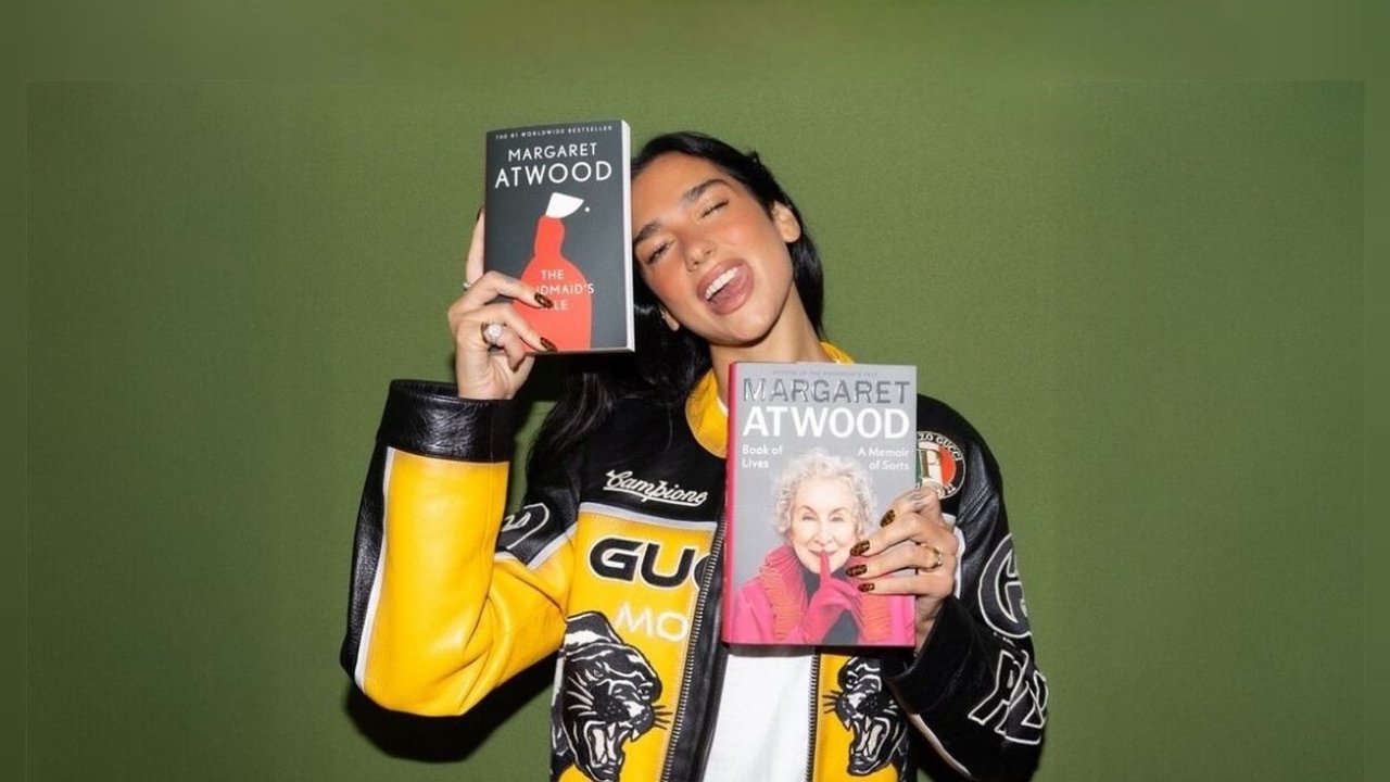 Dua Lipa impulsa una biblioteca dedicada a libros prohibidos y censurados en Portugal