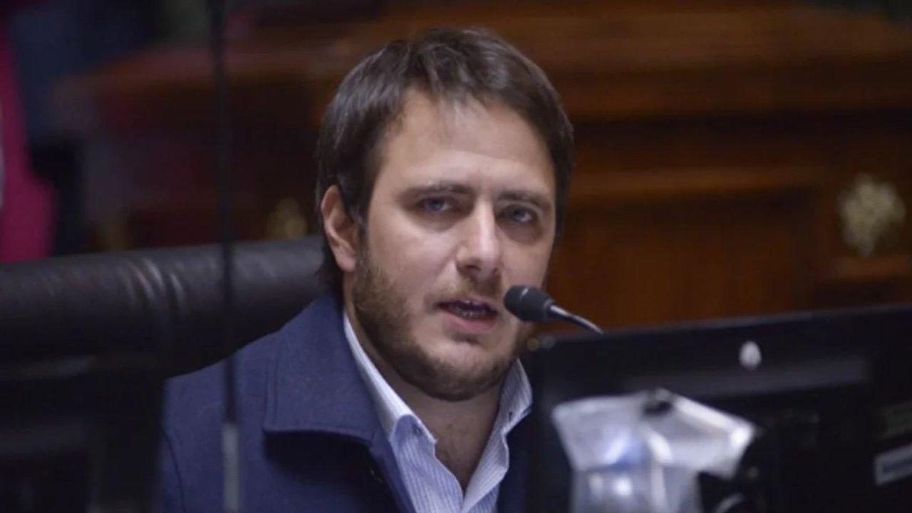 “A Adorni lo echaron los argentinos”: la fuerte crítica de Hernán Reyes tras su salida