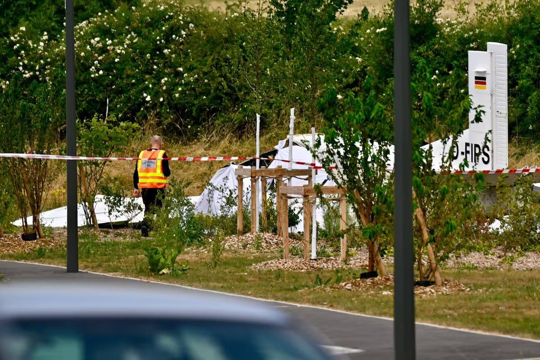 Operativo de emergencia tras la caída de una avioneta con paracaidistas en Francia